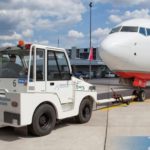 2003_Der Flughafenschleper Comet 12 im Pushback Einsatz auf dem Flughafen Düsseldorf